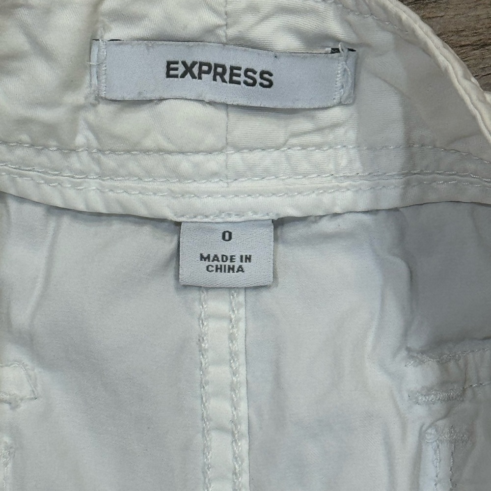 Express White Cargo Shorts Versatile Summer Essential - Picture 2 of 3